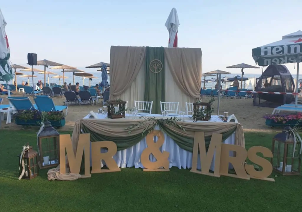 τραπέζι νεόνυμφων vranas resort